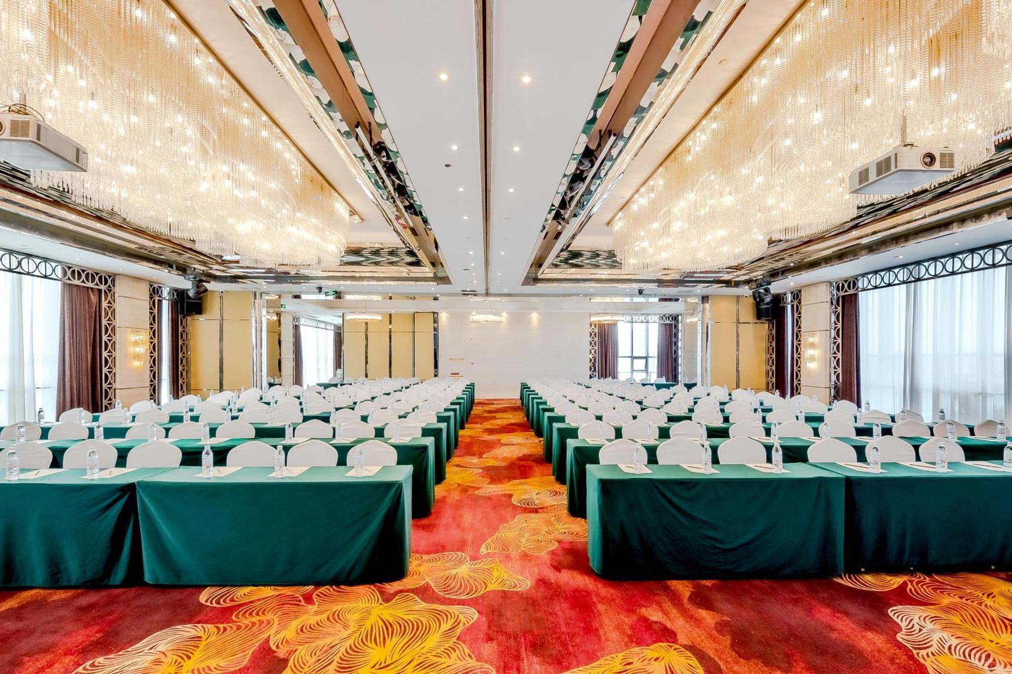 Celebrity Upper Class Hotel Chengdu Exterior photo